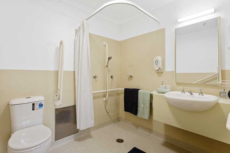 Doutta Galla Avondale - typical bathroom