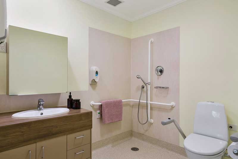 Doutta Galla Footscray - typical bathroom