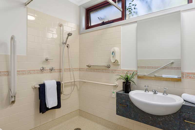 Doutta Galla Yarraville - typical bathroom